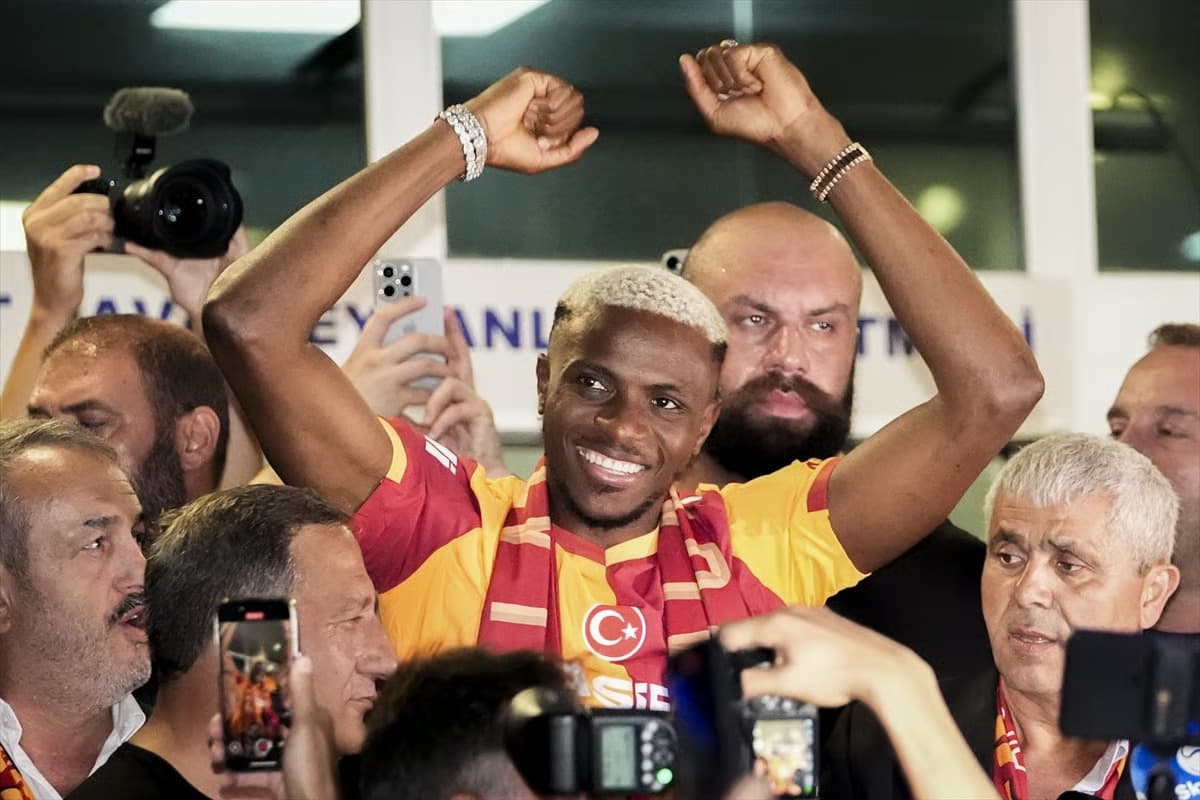 Gol kralı geri döndü: Osimhen İstanbul'da