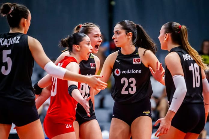 19 Yaş Altı Kadın Milli Voleybol Takımı, Dünya Şampiyonası'nda çeyrek finale yükseldi
