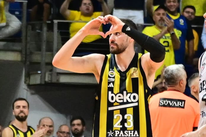 Fenerbahçe'de Marko Guduric, üç kupayla kapanan sezon sonrası duygusal bir veda mesajıyla kulüpten ayrıldı