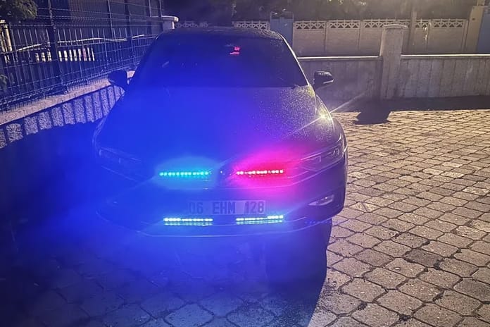 Çorum'da usulsüz çakar kullanan sürücüye ve araç sahibine ceza yağdı