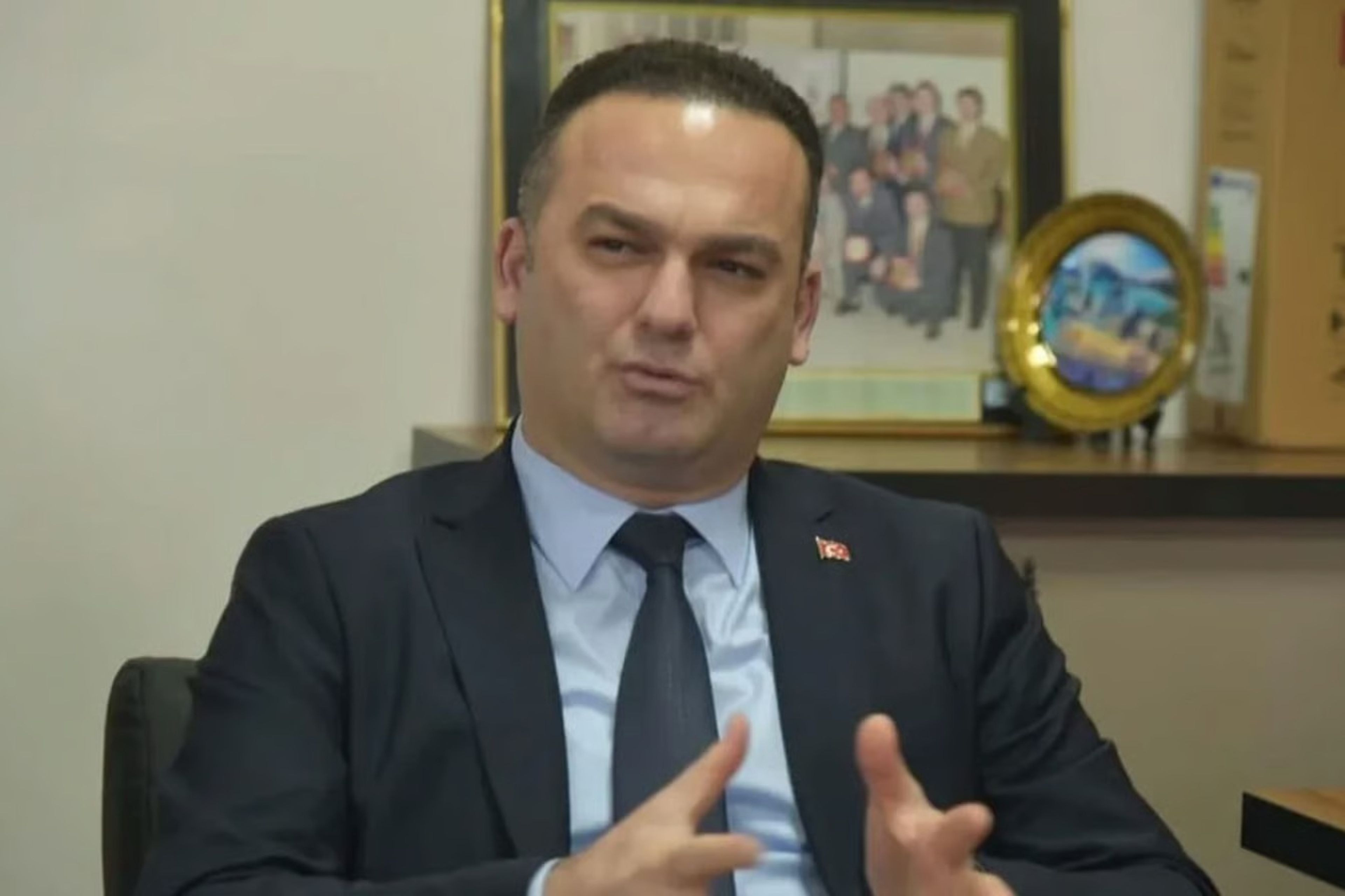 Görevden alınan Hasbi Dede CHP'den resmen ihraç edildi