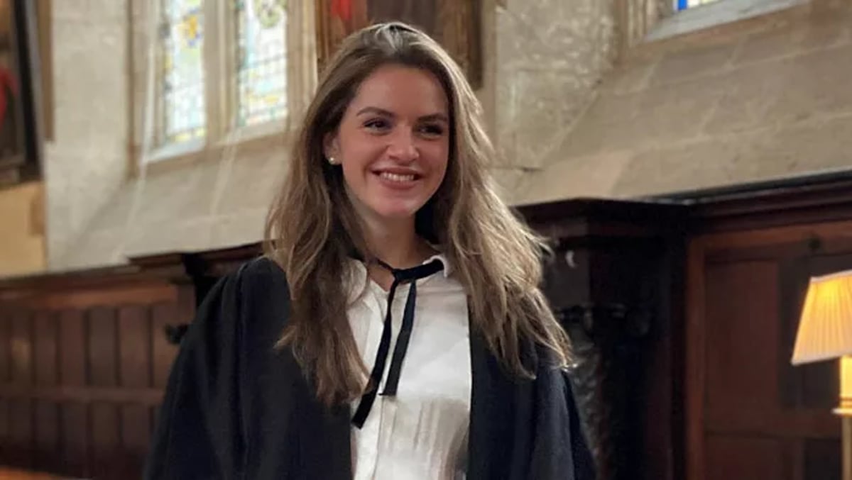 Dr. Clementine Collett