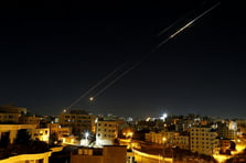 İran İsrail'e gece saatlerinde füze saldırısı düzenledi