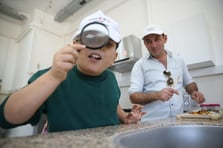 Engelleri aşan babalar: Özel bireyler ile birlikte yemek yapıp müzik kursu aldılar