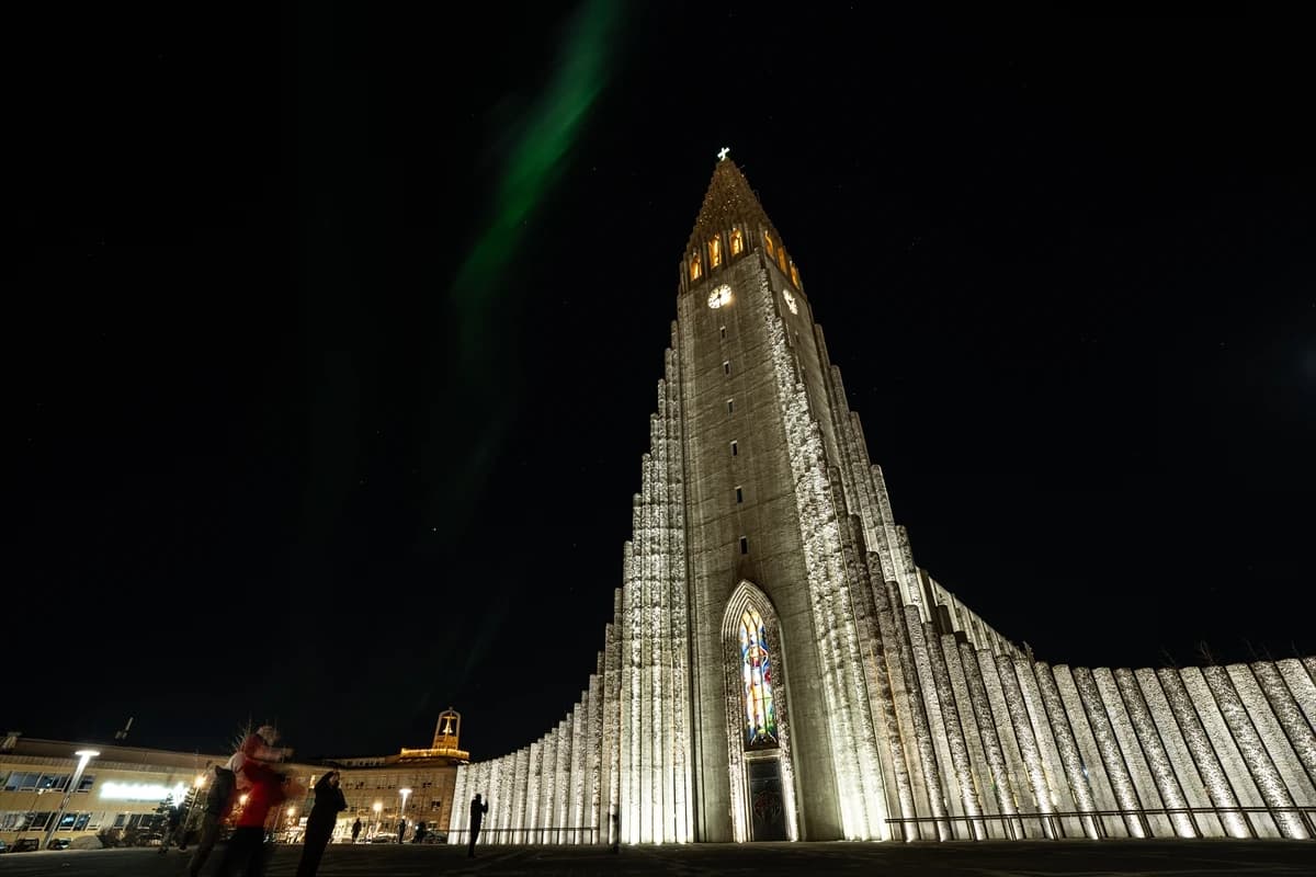 Sahne: Reykjavik semaları | Başrol: Kuzey Işıkları