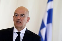 Yunanistan Savunma Bakanı Dendias: Türkiye merkezli bir ülke olmamalıyız