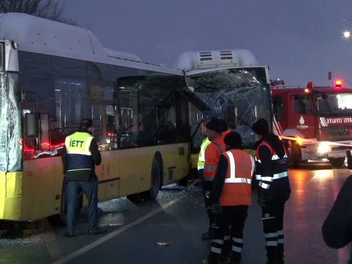 Başakşehir’de İETT otobüsleri çarpıştı: Yaralılar var