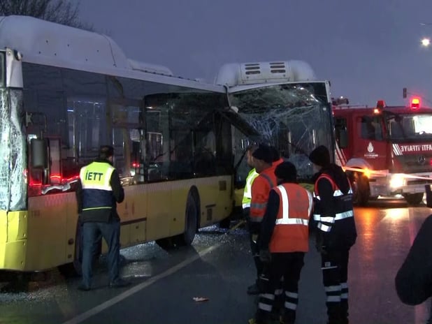 Başakşehir’de İETT otobüsleri çarpıştı: Yaralılar var