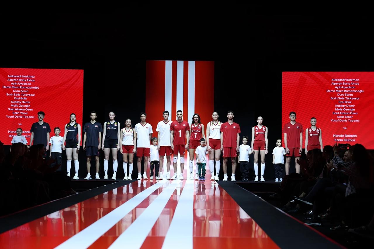 Voleybol milli takımlar yeni sezon formaları tanıtıldı: TVF ve adidas'tan iş birliği