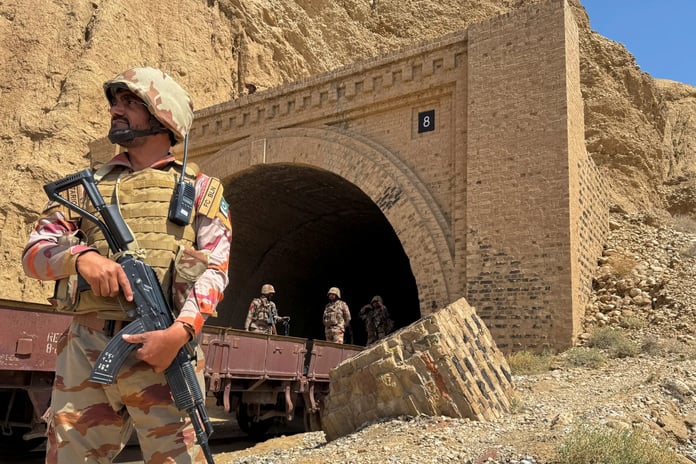 Pakistan'da ordu ile Pakistan Talibanı arasında çatışma: 30 ölü