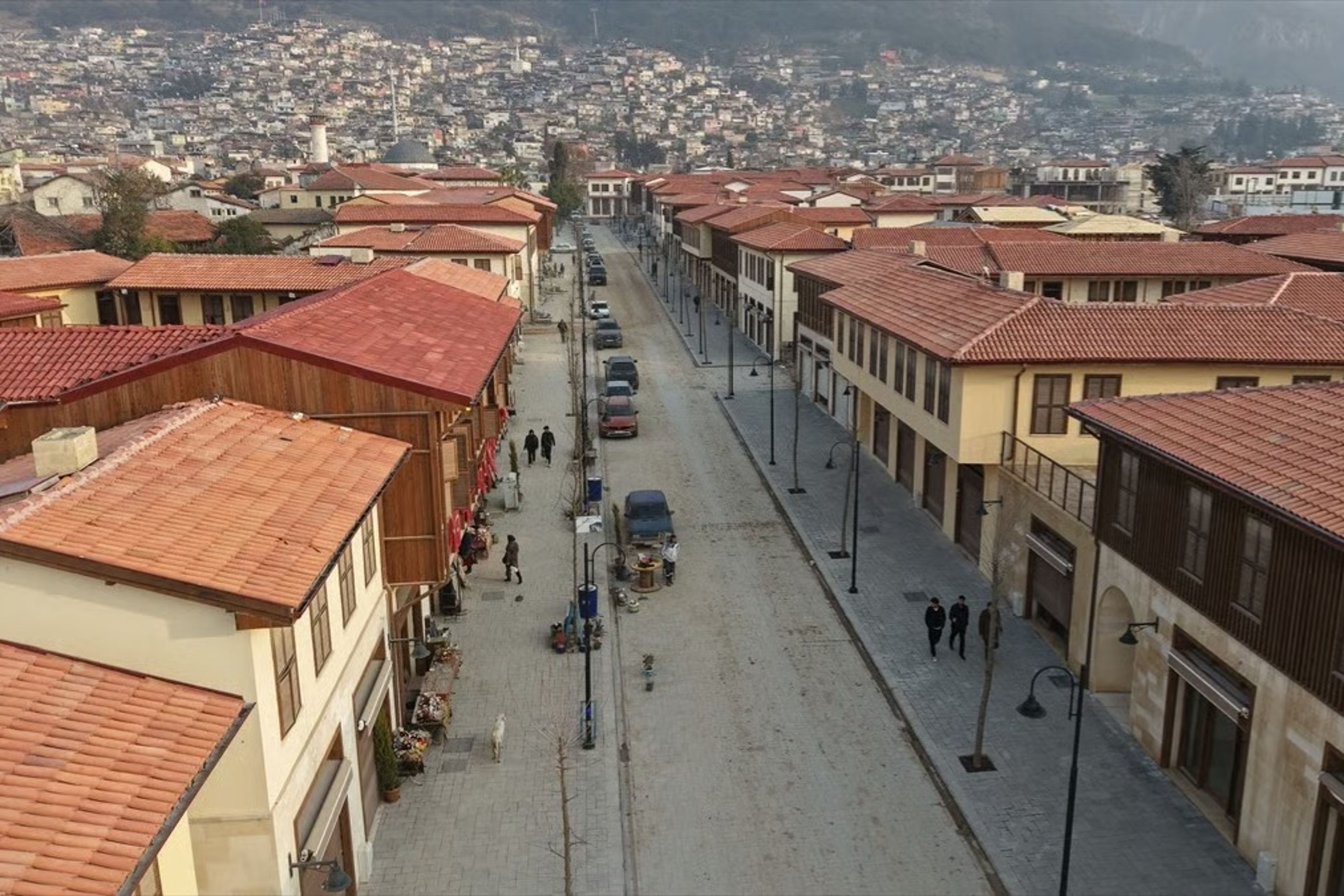 Hatay Uzun Çarşı'da yeniden inşa edilen dükkanların teslim tarihi belli oldu