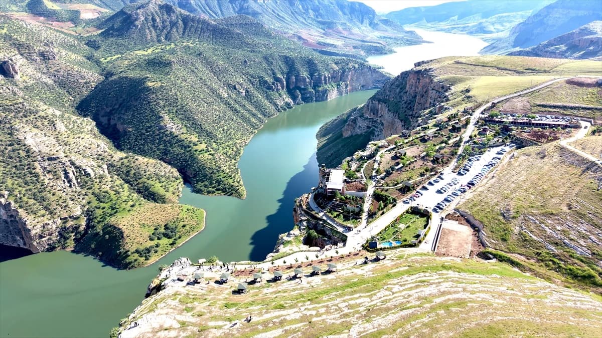 Siirt'te bulunan Botan Vadisi Milli Parkı bayram tatilinde ziyaretçi akınına uğruyor