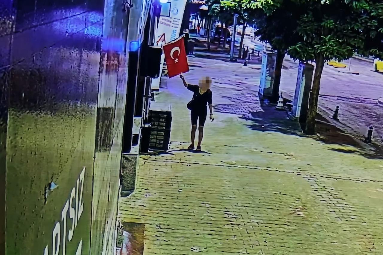 Muğla’da Türk bayrağını yakmaya çalışan kadın gözaltına alınarak adliyeye sevk edildi