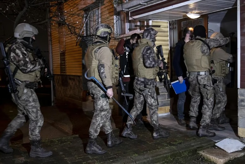 İstanbul ve Muş’ta 33 adrese baskın