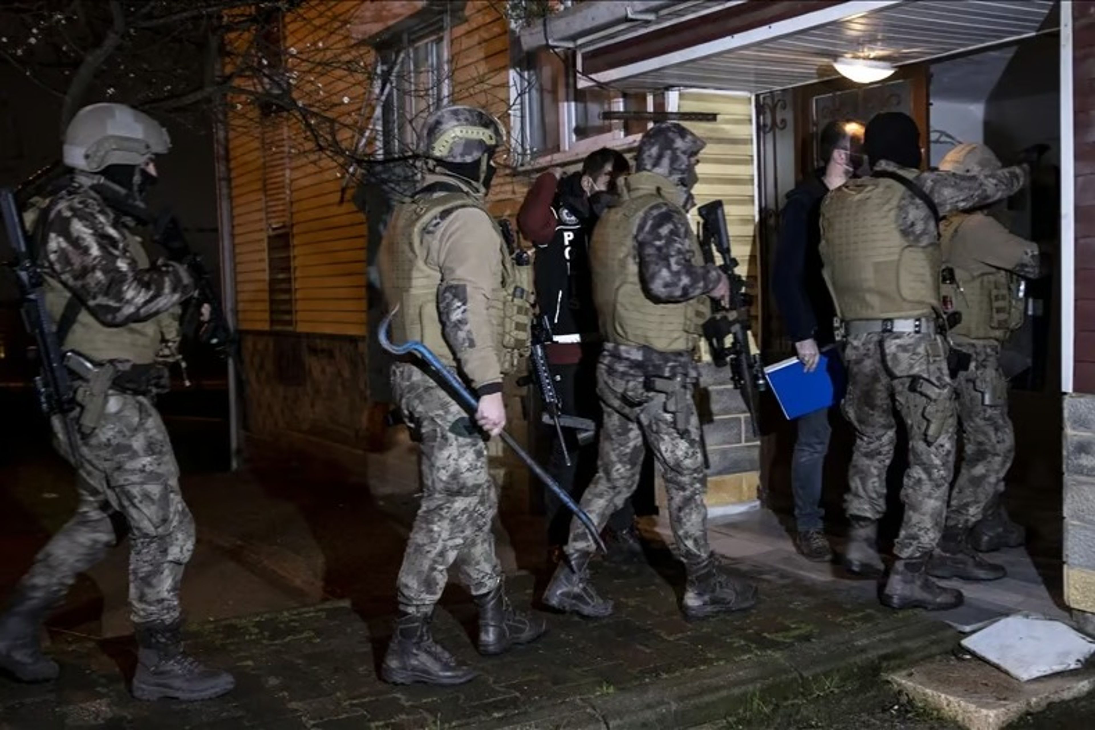 33 adreste uyuşturucu operasyonu! Çoğunluğu sokak satıcısı çıktı 