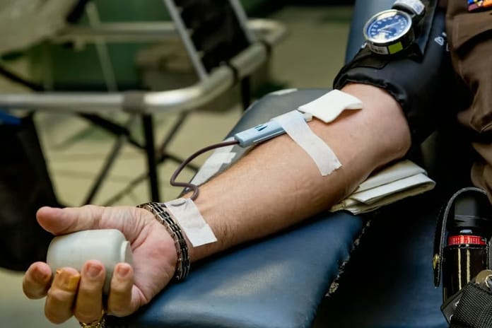 Kan vermek orucu bozar mı? Diyanet ile oruçluyken vücuda kan almak orucu bozar mı?