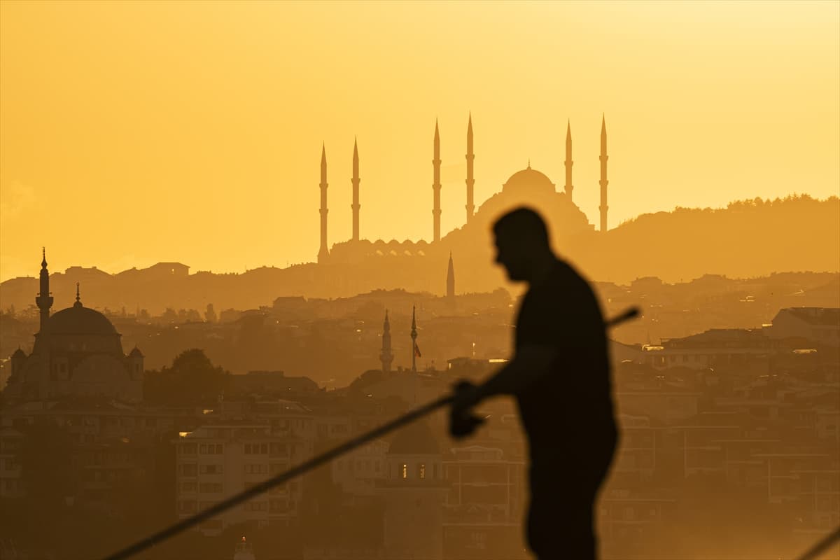 İstanbul'da gün doğumu büyüledi! Büyük Çamlıca Camii’nden eşsiz manzara