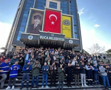 İzmir Buca'da maaş alamayan işçiler greve başladı