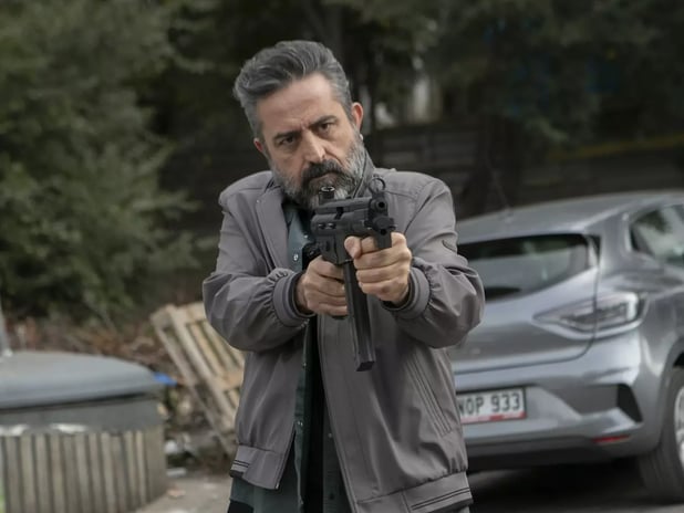 Arka Sokaklar yeni bölümde neler olacak, Cevher Rıza Baba'yı vuracak mı? Arka Sokaklar 725. yeni bölüm fragmanı izle