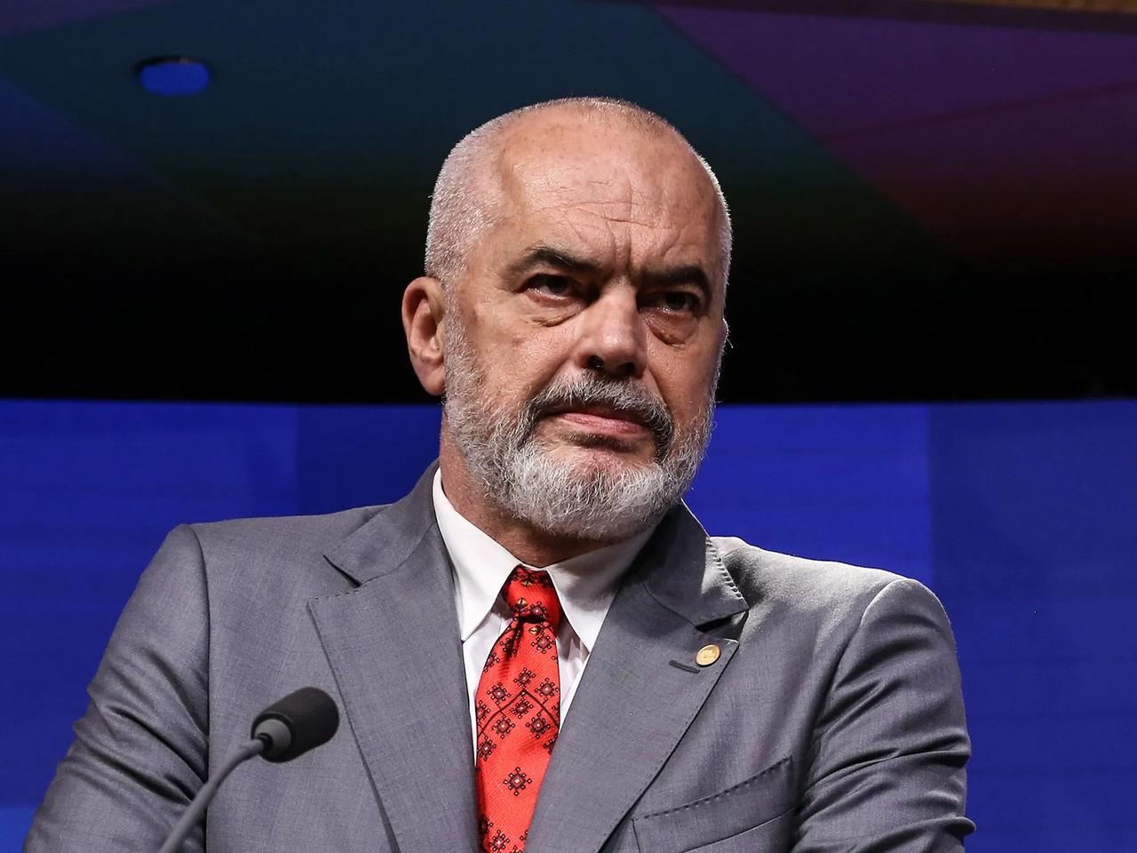 Arnavutluk nakitsiz ekonomiye geçmek istiyor