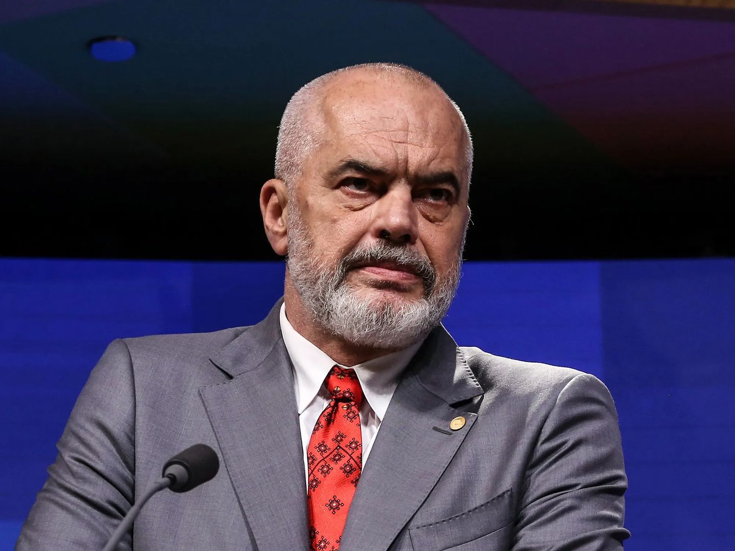 Arnavutluk 2030’a kadar nakit kullanımını sıfırlamayı hedefliyor