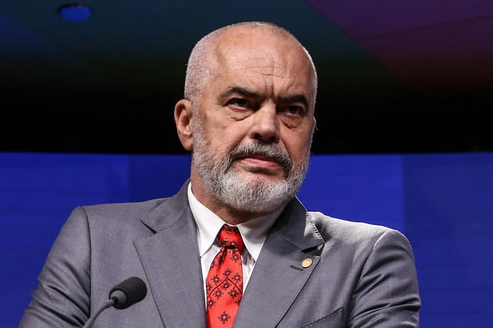 Arnavutluk 2030’a kadar nakit kullanımını sıfırlamayı hedefliyor