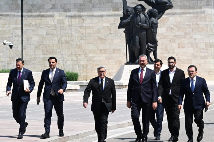 AK Parti’den 60 sayfalık yol haritası: 'Umut hakkı'na yer verilmedi 