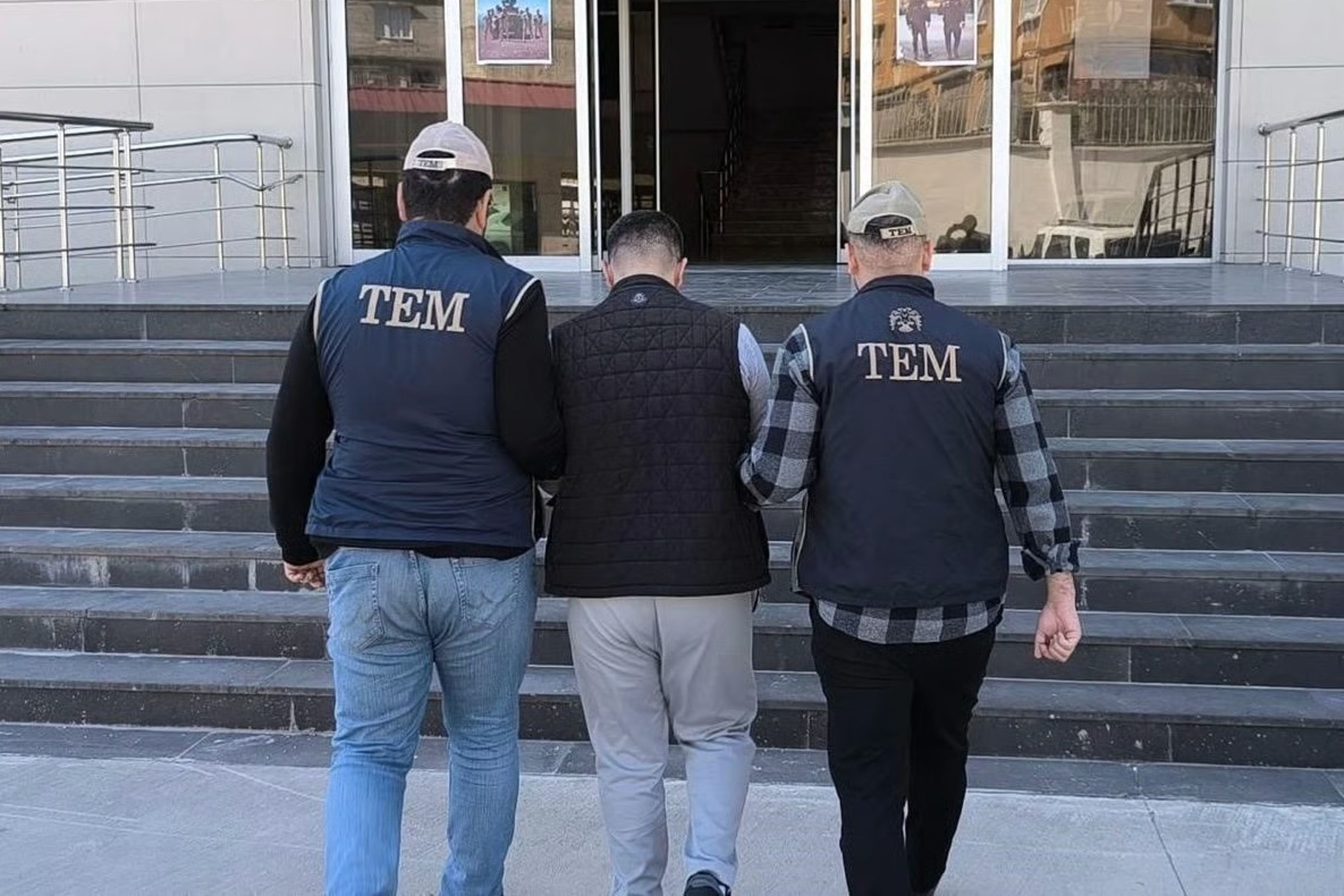 Kırmızı bültenle aranan 2 DEAŞ üyesi yakalandı