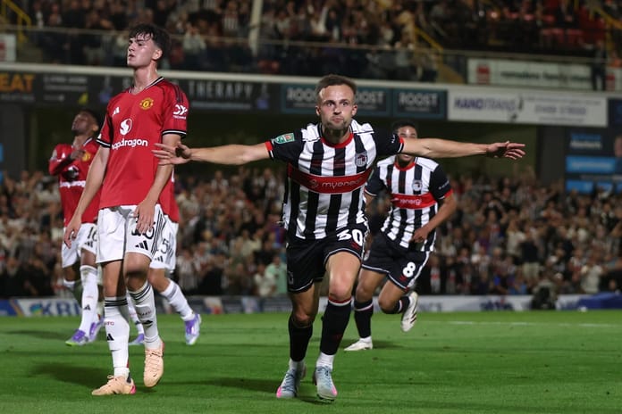 Premier Lig devine soğuk duş: Manchester United, İngiltere Lig Kupası'nda 4.lig takımı Grimsby Town'a  penaltılarla elendi