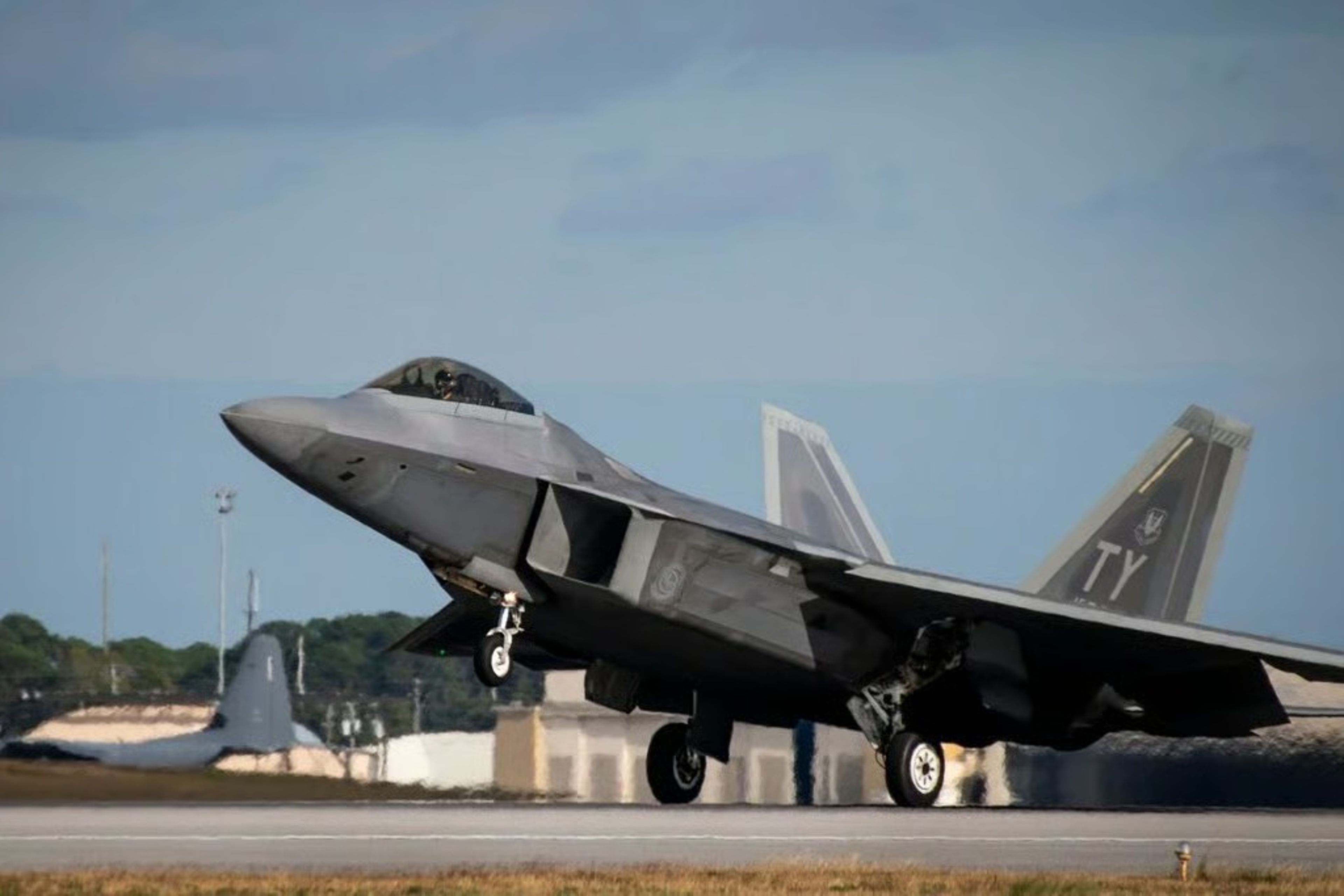 Trump, F-55 savaş uçağı ve F-22 Super yükseltmesini gündeme getirdi