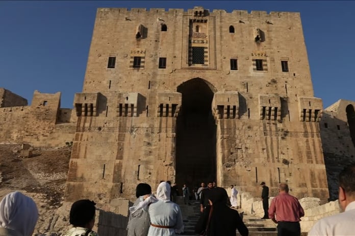 Restorasyonu tamamlanan tarihi Halep Kalesi ziyarete açıldı