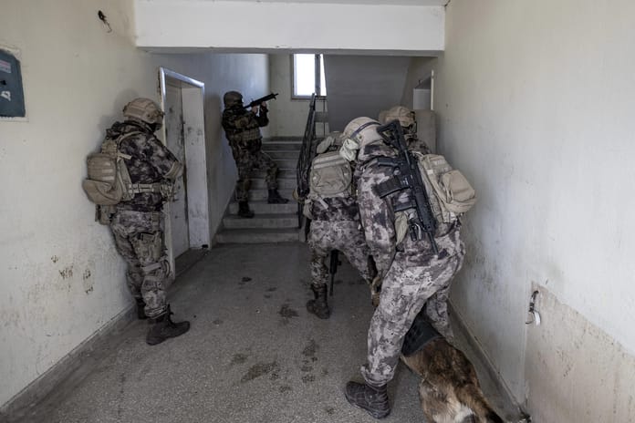 179 siber suçlu yakalandı 46'sı tutuklandı