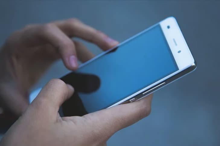 Zihnimizdeki sessiz istila: Bilgi mi tüketiyoruz, bilgi mi bizi tüketiyor?