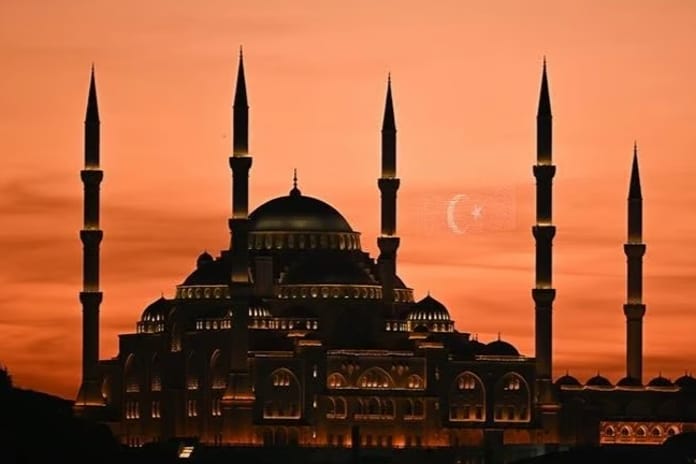 Bugün Ankara'da iftar saat kaçta? Diyanet imsakiyesi 3 Mart Ankara'da iftar ne zaman?