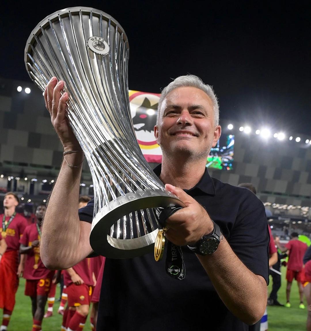 Kupayı ilk kazanan teknik adam Mourinho
