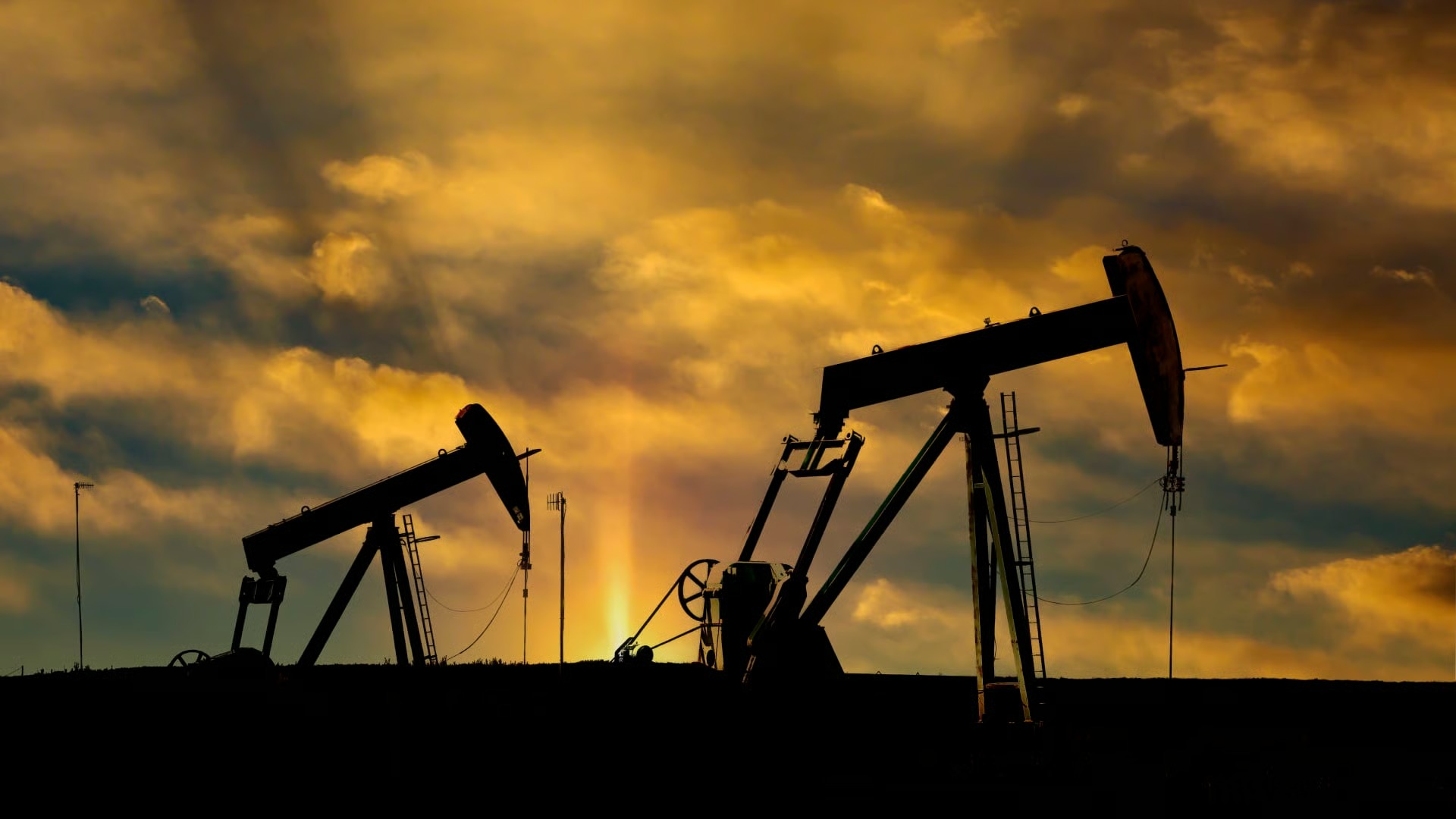 Chevron, Shell near major Venezuela oil deals