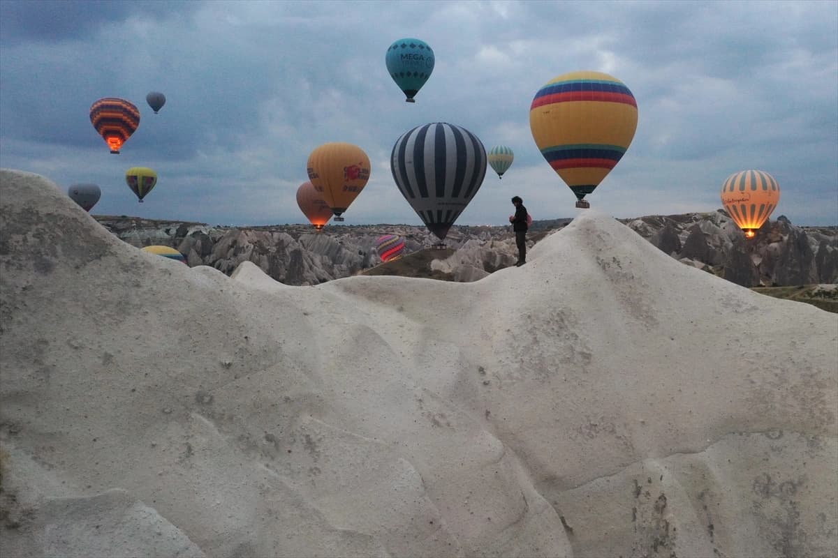 Uzak Doğulu turistlerin balon keyfi kameraya yansıdı