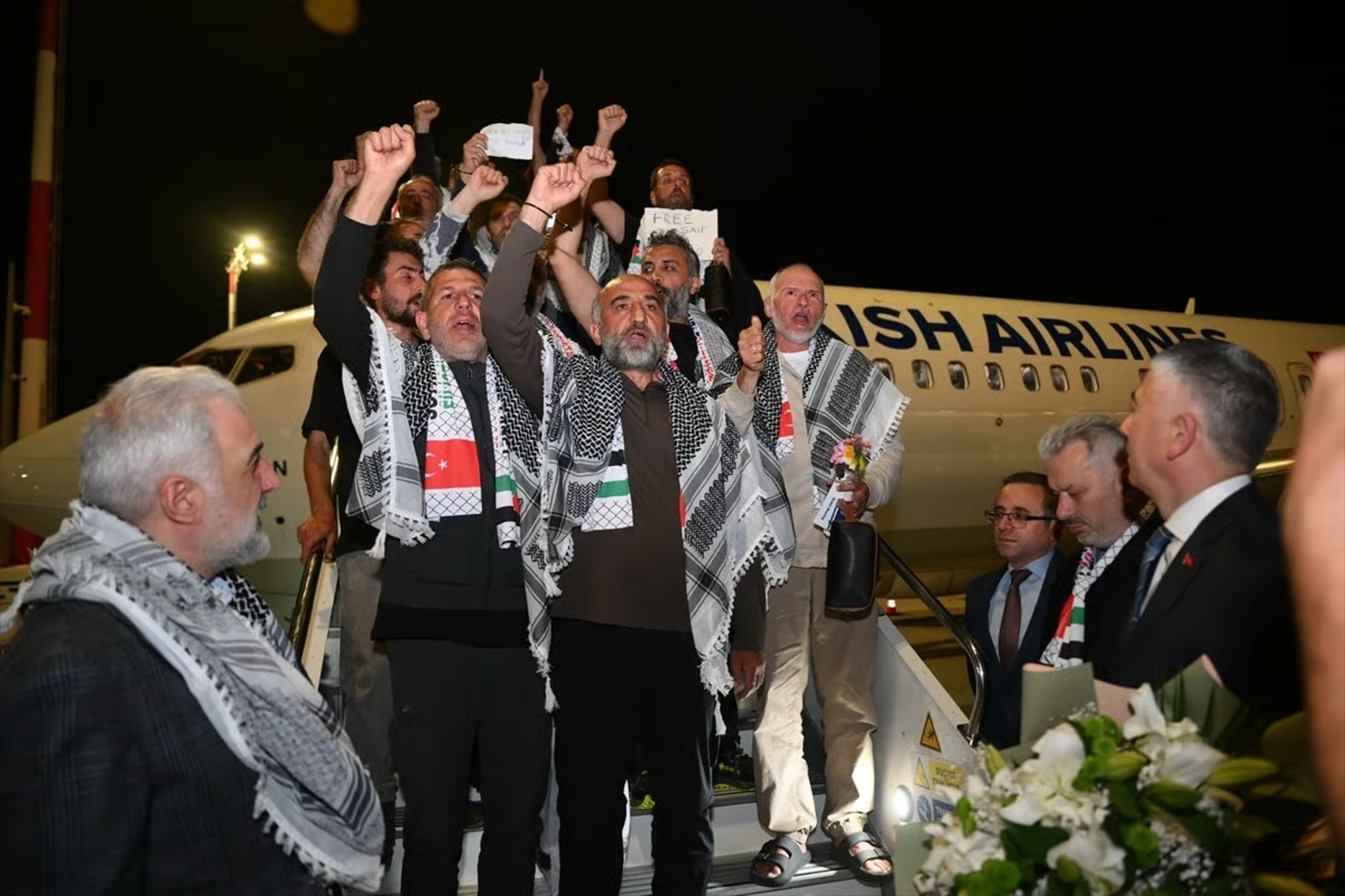İsrail'in alıkoyduğu Küresel Sumud Filosu aktivistleri İstanbul'a getirildi