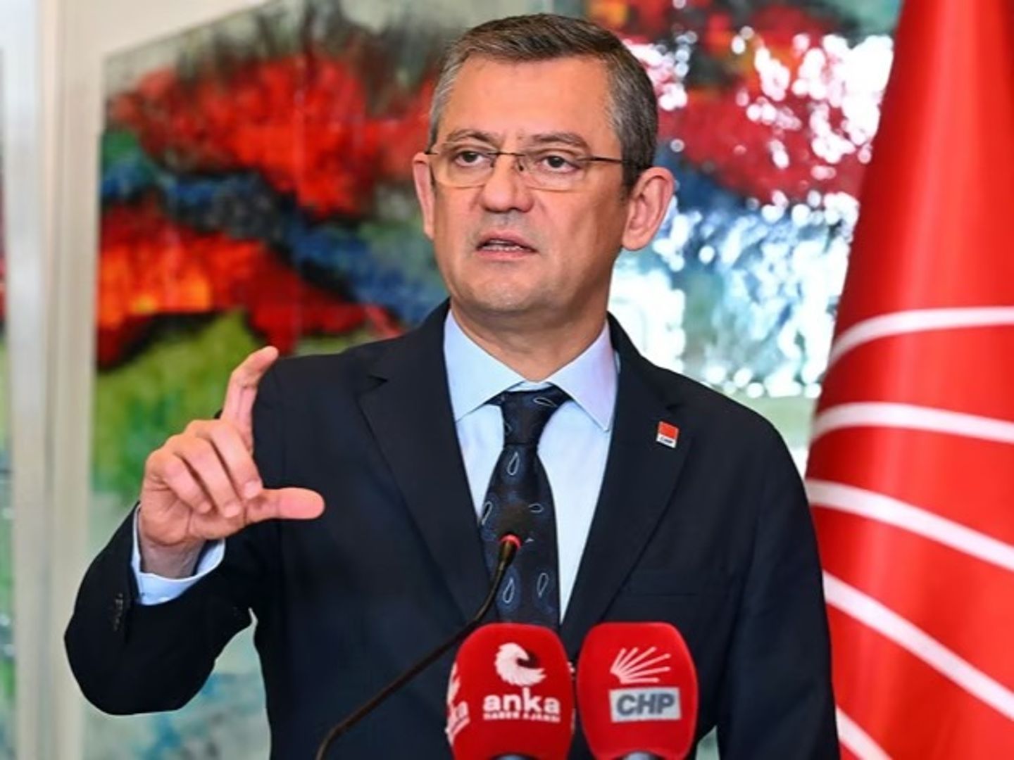 CHP’de 'Terörsüz Türkiye' komisyonu krizi: Özgür Özel kritik görüşmeler öncesi ikiye bölünen partiyle karşı karşıya