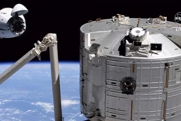 SpaceX'in Dragon kapsülü ISS'nin yörüngesini yükseltti