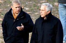 Prens Andrew Epstein skandalı üzerine "York Dükü" ünvanından vazgeçti