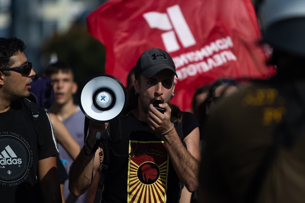 Yunan aktivistler İsraillileri taşıyan gemiyi protesto etti
