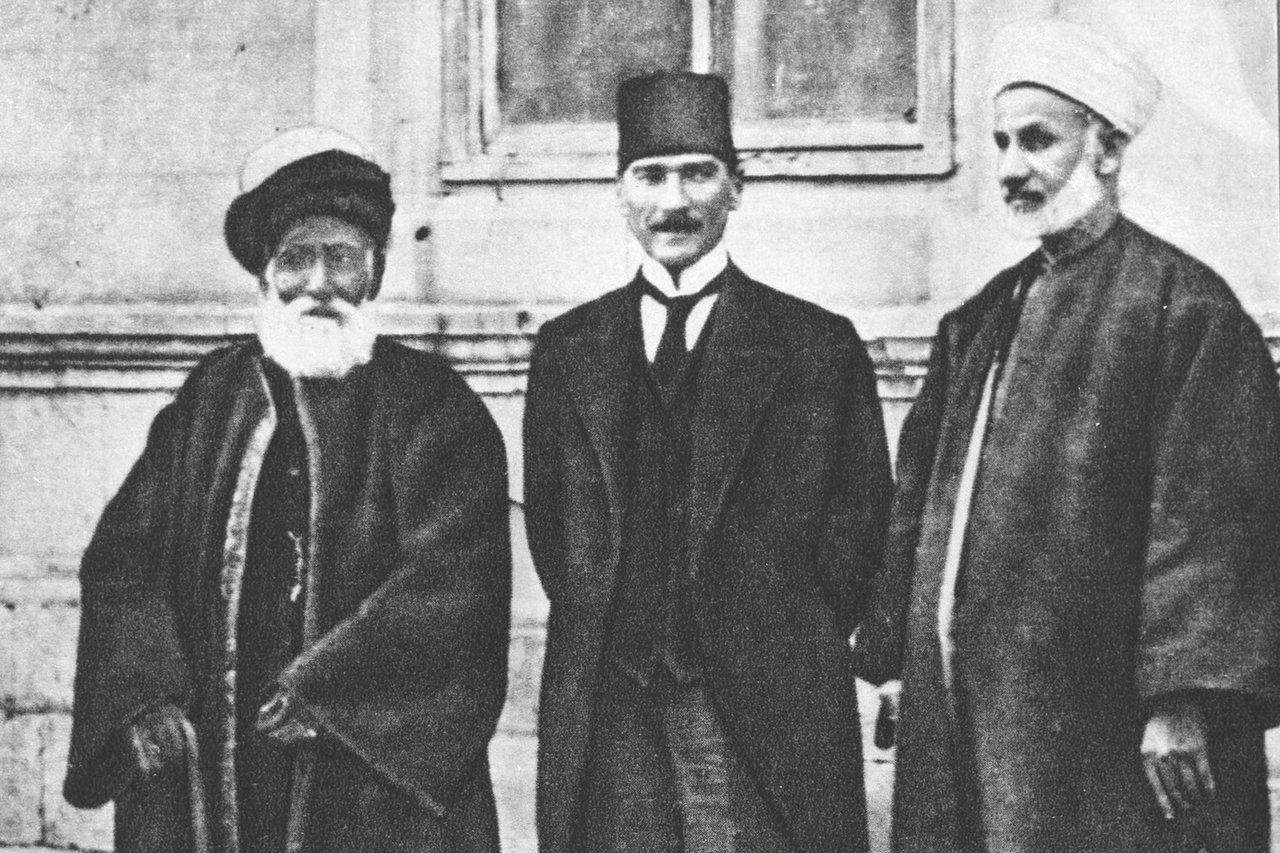 Tarihte Bugün: Mustafa Kemal, görevlerinden istifa etti