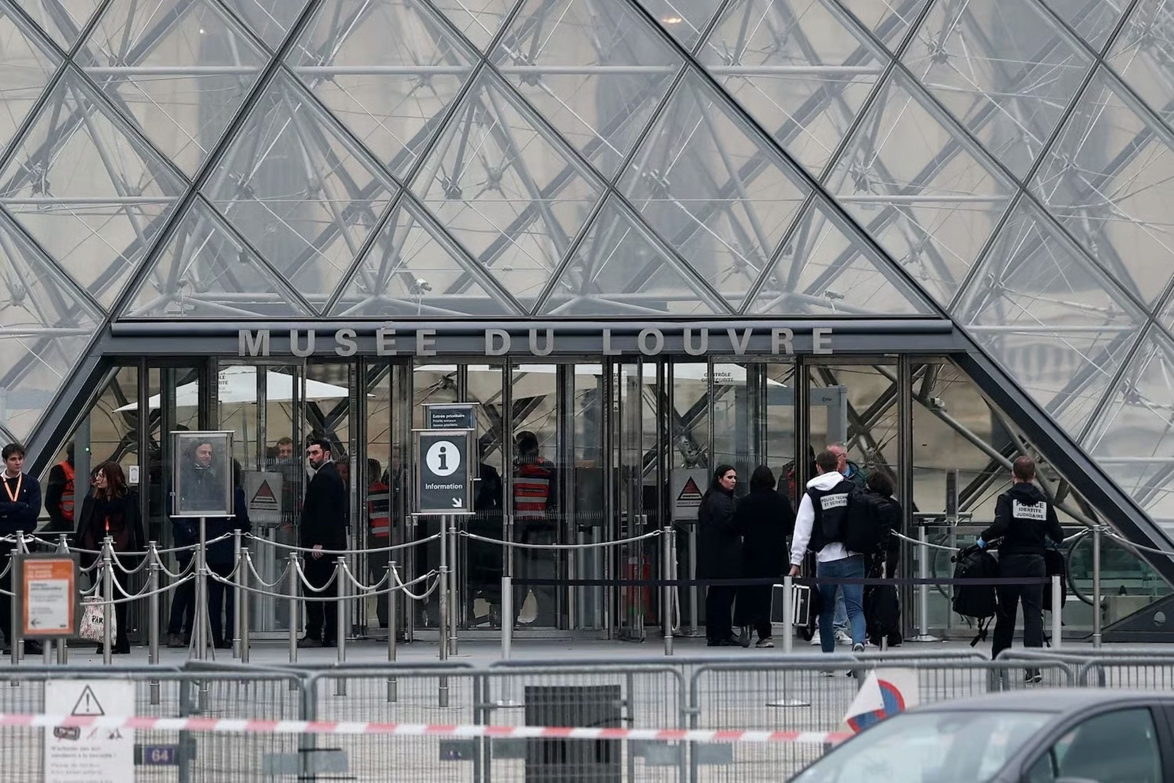 Adım adım Louvre Müzesi soygunu: Çalınan eserlere paha biçilemiyor