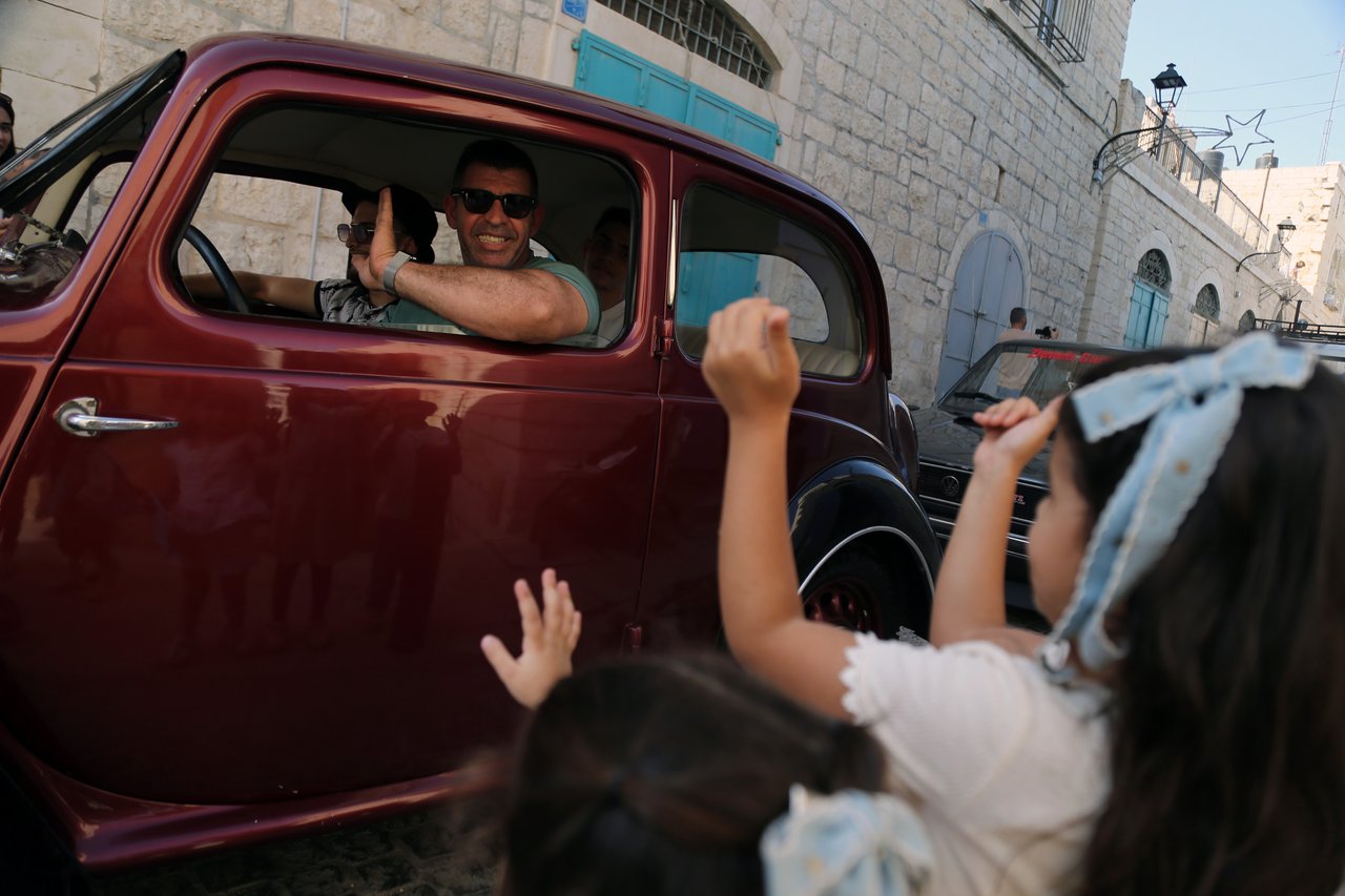 İşgal altındaki Batı Şeria'da sokaklar klasik otomobillerle şenlendi