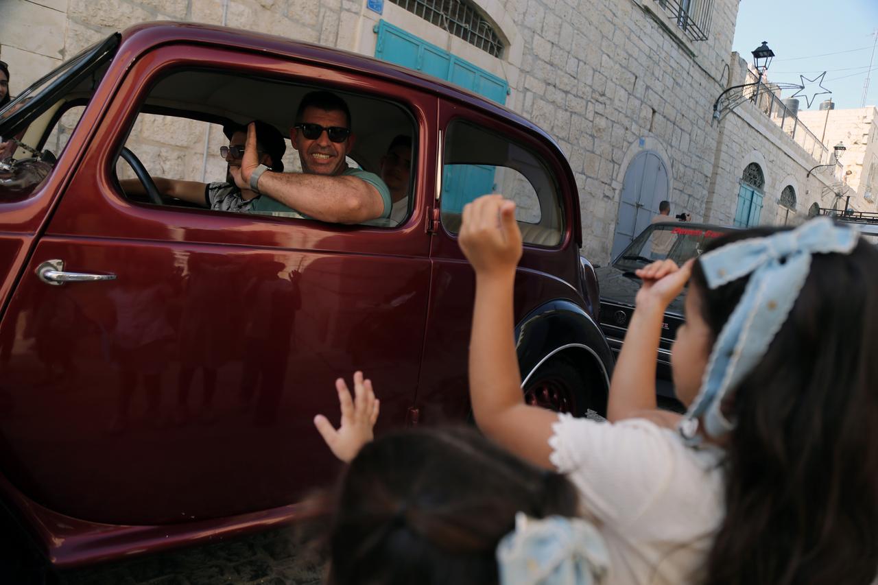 İşgal altındaki Batı Şeria'da sokaklar klasik otomobillerle şenlendi