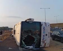 Yolcu otobüsü kaza yaptı ölü ve yaralılar var