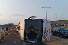 Yolcu otobüsü kaza yaptı ölü ve yaralılar var