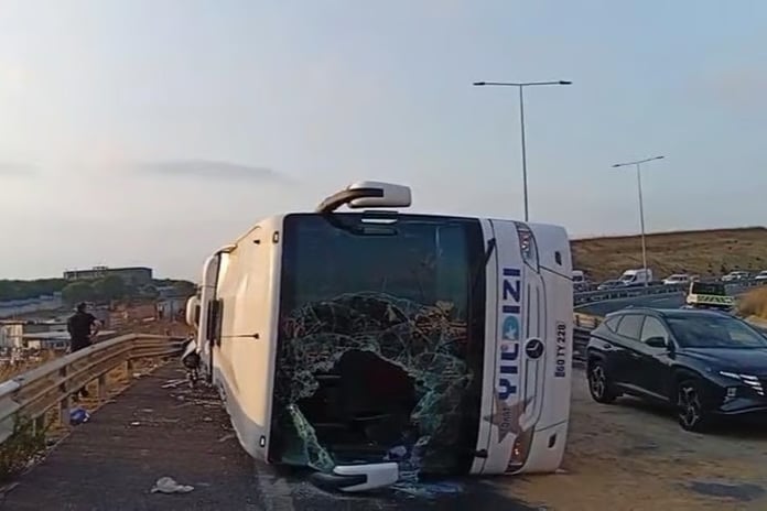 Yolcu otobüsü kaza yaptı ölü ve yaralılar var