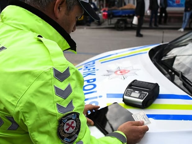 Trafik cezaları ve harçlara yeniden değerleme oranı yüzde 25,49'a göre zam geliyor